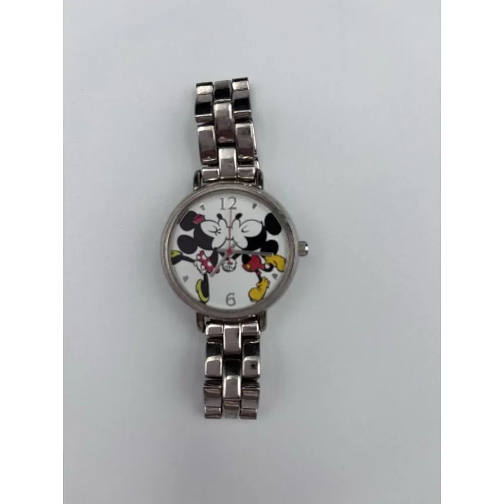 Disney‎ Watch Featuring Mickey Mouse Minnie Mouse Kissing Needs Battery 2574